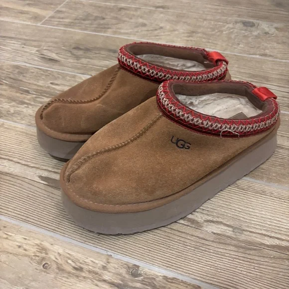 Ugg Tazz II Platform Slipper, Size 8 - Picture 4 of 9